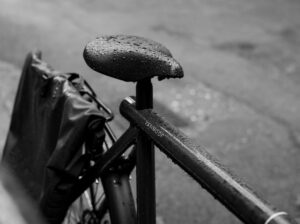 Gedeelte van een zwarte VanMoof fiets